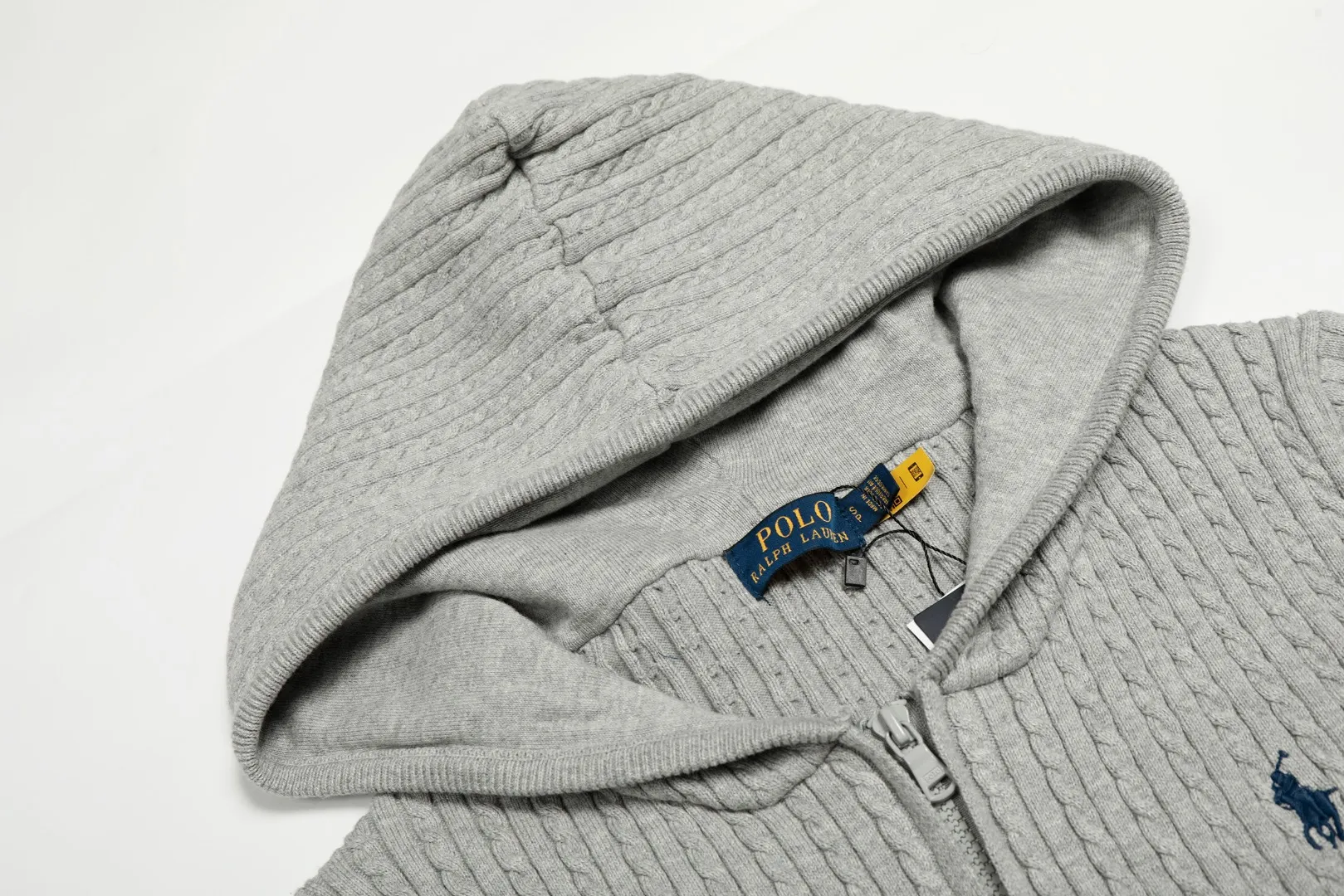 P310 Top quality" Style number: DS501# (not off the shelves all year round) [Ralph Lauren small twist solid color pony embroidered logo full zipper hooded jacket] ✅Ralph Lauren old money style classic basic versatile goddess style small twist zipper hooded jacket ✅Main supplier platform live broadcast Wholesale entity Replenish when out of stock Not off the shelf ✅ZP quality 1:1 version Scan the code to enter the GF website Counter quality ✅Customized zipper color is the same The full zipper stitching hood is very complicated. The small twist process takes a long time and the cost is extremely high. ✅The quality of the details is the only one in Guangzhou. Imported quality cotton yarn, focusing on high-end, cost-effective, good quality. Needless to say, the goddess’s upper body is really amazing, so sweet, so beautiful. This coat is really good-looking. Navy blue, apricot, pink, yellow, purple, light blue, Chinese red